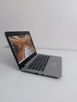 Нетбук HP EliteBook 820 G4 / 12.5" (1920x1080) TN / Intel Core i5-7200U (2 (4) ядра по 2.5 - 3.1 GHz) / 8 GB DDR4 / 250 GB SSD / Intel HD Graphics 620 / WebCam Нетбук HP EliteBook 820 G4 / 12.5" (1920x1080) TN / Intel Core i5-7200U (2 (4) ядра по 2.5 - 3.1 GHz) / 8 GB DDR4 / 250 GB SSD / Intel HD Graphics 620 / WebCam