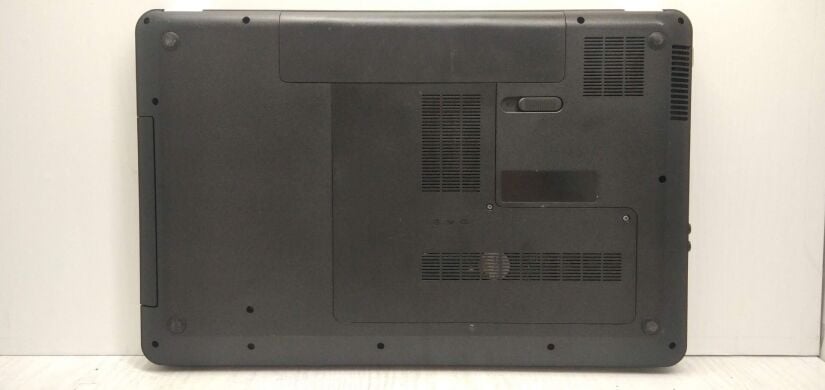 Ноутбук Б-клас HP Pavilion G7 / 17.3" (1600x900) TN / AMD A6-3400M (4 ядра по 1.4 - 2.3 GHz) / 4 GB DDR3 / 320 GB HDD / AMD Radeon HD 7450M, 1 GB DDR3, 64-bit / DVD-ROM / WebCam 