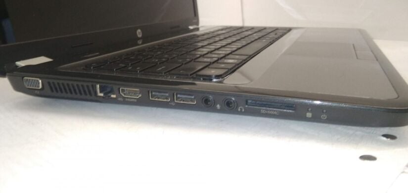 Ноутбук Б-клас HP Pavilion G7 / 17.3" (1600x900) TN / AMD A6-3400M (4 ядра по 1.4 - 2.3 GHz) / 4 GB DDR3 / 320 GB HDD / AMD Radeon HD 7450M, 1 GB DDR3, 64-bit / DVD-ROM / WebCam 