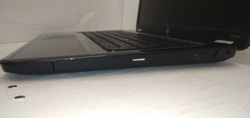 Ноутбук Б-клас HP Pavilion G7 / 17.3" (1600x900) TN / AMD A6-3400M (4 ядра по 1.4 - 2.3 GHz) / 4 GB DDR3 / 320 GB HDD / AMD Radeon HD 7450M, 1 GB DDR3, 64-bit / DVD-ROM / WebCam 