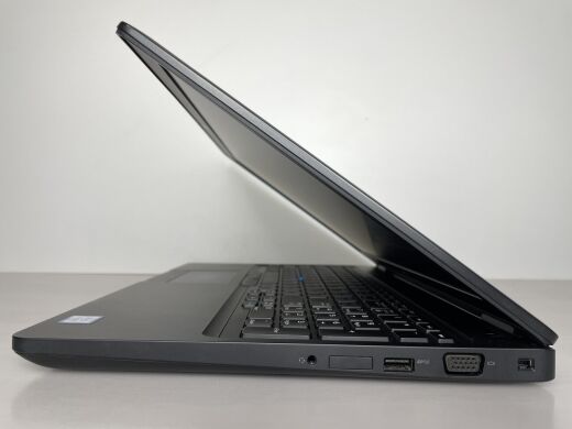 Ноутбук Dell Latitude 5580 / 15.6" (1366x768) TN LED / Intel Core i5-7440HQ (4 ядра по 2.8 - 3.8 GHz) / 8 GB DDR4 / 240 GB SSD new / web-cam