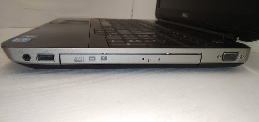 Ноутбук Dell Latitude E5530 / 15.6" (1366х768) TN / Intel Core i5-3230M (2 (4) ядра по 2.6 - 3.2 GHz) / 8 GB DDR3 / 120 GB SSD / Intel HD Graphics 4000 / DVD-RW Ноутбук Dell Latitude E5530 / 15.6" (1366х768) TN / Intel Core i5-3230M (2 (4) ядра по 2.6 - 3.2 GHz) / 8 GB DDR3 / 120 GB SSD / Intel HD Graphics 4000 / DVD-RW