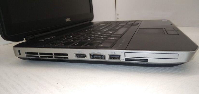 Ноутбук Dell Latitude E5530 / 15.6" (1366х768) TN / Intel Core i5-3230M (2 (4) ядра по 2.6 - 3.2 GHz) / 8 GB DDR3 / 120 GB SSD / Intel HD Graphics 4000 / DVD-RW Ноутбук Dell Latitude E5530 / 15.6" (1366х768) TN / Intel Core i5-3230M (2 (4) ядра по 2.6 - 3.2 GHz) / 8 GB DDR3 / 120 GB SSD / Intel HD Graphics 4000 / DVD-RW