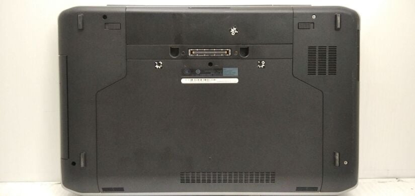 Ноутбук Dell Latitude E5530 / 15.6" (1366х768) TN / Intel Core i5-3230M (2 (4) ядра по 2.6 - 3.2 GHz) / 8 GB DDR3 / 120 GB SSD / Intel HD Graphics 4000 / DVD-RW Ноутбук Dell Latitude E5530 / 15.6" (1366х768) TN / Intel Core i5-3230M (2 (4) ядра по 2.6 - 3.2 GHz) / 8 GB DDR3 / 120 GB SSD / Intel HD Graphics 4000 / DVD-RW