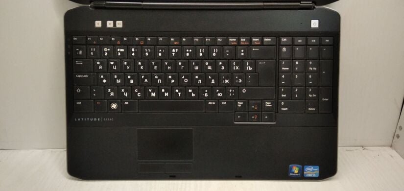 Ноутбук Dell Latitude E5530 / 15.6" (1366х768) TN / Intel Core i5-3230M (2 (4) ядра по 2.6 - 3.2 GHz) / 8 GB DDR3 / 120 GB SSD / Intel HD Graphics 4000 / DVD-RW Ноутбук Dell Latitude E5530 / 15.6" (1366х768) TN / Intel Core i5-3230M (2 (4) ядра по 2.6 - 3.2 GHz) / 8 GB DDR3 / 120 GB SSD / Intel HD Graphics 4000 / DVD-RW