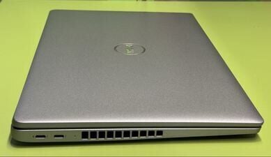 Ультрабук Dell Latitude 5550 / 15.6" (1920x1080) IPS / Intel Core Ultra 5 135H (14 (18) ядер по 3.6 - 4.6 GHz) / 16 GB DDR4 / 512 GB SSD / Intel Arc graphics / HDMI / USB Type-C