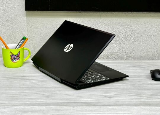 Игровой ноутбук Б-класс HP Pavilion Gaming 15 / 15.6" (1920x1080) IPS / Intel Core i5-8300H (4 (8) ядра по 2.3 - 4.0 GHz) / 8 GB DDR4 / 256 GB SSD M.2 / nVidia GeForce GTX 1050, 2 GB GDDR5, 128-bit / WebCam / Win 10 Home