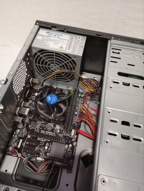 ПК GameMax Tower / Intel Core i5-4570S (4 ядра по 2.9 - 3.6 GHz) / 8 GB DDR3 / 320 GB HDD / Intel HD Graphics 4600 / 400W ПК GameMax Tower / Intel Core i5-4570S (4 ядра по 2.9 - 3.6 GHz) / 8 GB DDR3 / 320 GB HDD / Intel HD Graphics 4600 / 400W