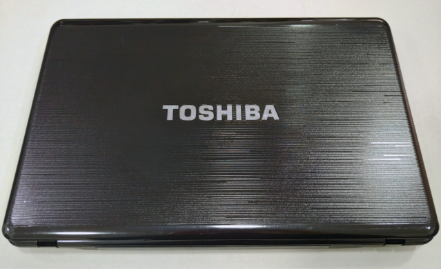 Ноутбук Toshiba Satellite P755-S5320 / 15.6" (1366x768) TN LED / Intel Core i3-2330M (2 (4) ядра по 2.2 GHz) / 4 GB DDR3 / 240 GB SSD / WebCam / DVD-RW / USB 3.0 / eSATA / HDMI