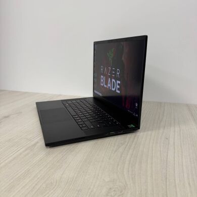 Ігровий ноутбук Б-клас Razer Blade 15 RZ09-0409 / 15.6" (1920x1080) IPS / Intel Core i7-10875H (8 (16) ядер по 2.3 - 5.1 GHz) / 16 GB DDR4 / 1000 GB SSD NVMe / nVidia GeForce RTX 2080 Super Max-Q, 8 GB GDDR6, 256-bit / WebCam