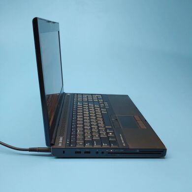 Мобільна робоча станція Б-клас Dell Precision M4800 / 15.6" (1920x1080) TN / Intel Core i7-4800MQ (4 (8) ядра по 2.7 - 3.7 GHz) / 16 GB DDR3 / 512 GB SSD / nVidia Quadro K2100M, 2 GB GDDR5, 128-bit / DVD-ROM / WebCam / Win 10 Pro