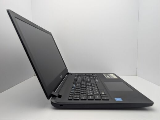Ноутбук Acer Aspire ES1-532 / 15.6" (1366x768) TN / Intel Pentium N4200 (4 ядра по 1.1 - 2.5 GHz) / 8 GB DDR3 / 320 GB HDD / Intel HD Graphics 505 / WebCam