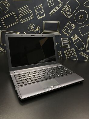 Ноутбук Sony Vaio VPCS11M9R / 13.3" (1366x768) TN / Intel Core i5-520M (2 (4) ядра по 2.4 -2.9 GHz) / 4 GB DDR3 / 120 GB SSD / Intel HD Graphics / WebCam / DVD-ROM