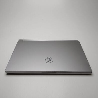 Ігровий ноутбук MSI P65 Creator 9SF-654US / 15.6" (3840x2160) IPS / Intel Core i9-9880H (8 (16) ядер по 2.3 - 4.8 GHz) / 32 GB DDR4 / 1000 GB SSD / nVidia GeForce RTX 2070 Max-Q, 8 GB GDDR6, 256-bit / WebCam / Win 10 Pro