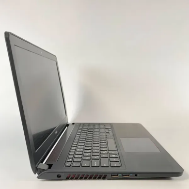 Ігровий ноутбук Б-клас Dell Inspiron 7559 / 15.6" (1920x1080) IPS / Intel Core i7-6700HQ (4 (8) ядра по 2.6 - 3.5 GHz) / 16 GB DDR3 / 128 GB SSD + 1000 GB HDD / nVidia GeForce GTX 960M, 4 GB GDDR5, 128-bit / WebCam / HDMI
