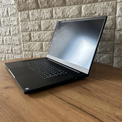Ігровий ноутбук Б-клас Razer Blade 17 RZ09-0287 / 17.3" (1920x1080) IPS / Intel Core i7-9750H (6 (12) ядер по 2.6 - 4.5 GHz) / 16 GB DDR4 / 512 GB SSD NVMe / nVidia GeForce RTX 2080 Max-Q, 8 GB GDDR6, 256-bit
