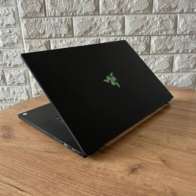 Ігровий ноутбук Б-клас Razer Blade 17 RZ09-0287 / 17.3" (1920x1080) IPS / Intel Core i7-9750H (6 (12) ядер по 2.6 - 4.5 GHz) / 16 GB DDR4 / 512 GB SSD NVMe / nVidia GeForce RTX 2080 Max-Q, 8 GB GDDR6, 256-bit