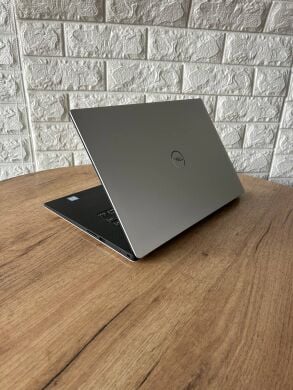 Ігровий ультрабук Б-клас Dell XPS 7590 / 15.6" (1920x1080) IPS / Intel Core i7-9750H (6 (12) ядер по 2.6 - 4.5 GHz) / 16 GB DDR4 / 256 GB SSD M.2 / nVidia GeForce GTX 1650, 4 GB GDDR5, 128-bit / WebCam
