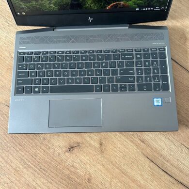 Мобильная рабочая станция Б-класс HP ZBook 15v G5 / 15.6" (1920x1080) IPS / Intel Xeon E-2176M (6 (12) ядер по 2.7 - 4.4 GHz) / 16 GB DDR4 / 256 GB SSD / nVidia Quadro P600, 4 GB GDDR5, 128-bit / WebCam