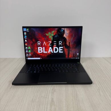 Ігровий ноутбук Б-клас Razer Blade 15 RZ09-0409 / 15.6" (1920x1080) IPS / Intel Core i7-10875H (8 (16) ядер по 2.3 - 5.1 GHz) / 16 GB DDR4 / 1000 GB SSD NVMe / nVidia GeForce RTX 2080 Super Max-Q, 8 GB GDDR6, 256-bit / WebCam