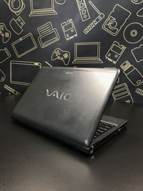 Ноутбук Sony Vaio VPCS11M9R / 13.3" (1366x768) TN / Intel Core i5-520M (2 (4) ядра по 2.4 -2.9 GHz) / 4 GB DDR3 / 120 GB SSD / Intel HD Graphics / WebCam / DVD-ROM