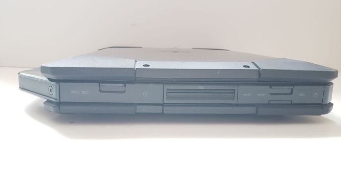 Защищенный ноутбук Dell Latitude 5414 Rugged / 14" (1920x1080) IPS / Intel Core i7-6600U (2 (4) ядра по 2.6 - 3.4 GHz) / 16 GB DDR4 / 512 GB SSD / Intel HD Graphics 520 / WebCam