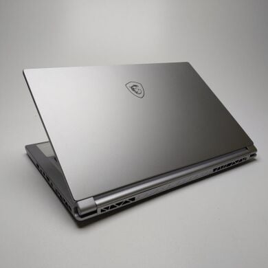 Ігровий ноутбук MSI P65 Creator 9SF-654US / 15.6" (3840x2160) IPS / Intel Core i9-9880H (8 (16) ядер по 2.3 - 4.8 GHz) / 32 GB DDR4 / 1000 GB SSD / nVidia GeForce RTX 2070 Max-Q, 8 GB GDDR6, 256-bit / WebCam / Win 10 Pro