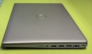 Ультрабук Dell Latitude 5550 / 15.6" (1920x1080) IPS / Intel Core Ultra 5 135H (14 (18) ядер по 3.6 - 4.6 GHz) / 16 GB DDR4 / 512 GB SSD / Intel Arc graphics / HDMI / USB Type-C