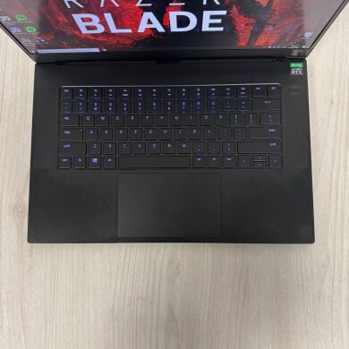 Ігровий ноутбук Б-клас Razer Blade 15 RZ09-0409 / 15.6" (1920x1080) IPS / Intel Core i7-10875H (8 (16) ядер по 2.3 - 5.1 GHz) / 16 GB DDR4 / 1000 GB SSD NVMe / nVidia GeForce RTX 2080 Super Max-Q, 8 GB GDDR6, 256-bit / WebCam
