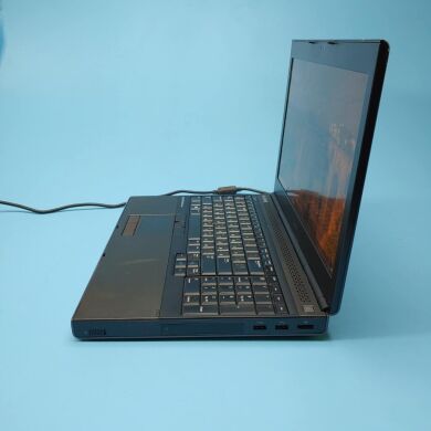 Мобільна робоча станція Б-клас Dell Precision M4800 / 15.6" (1920x1080) TN / Intel Core i7-4800MQ (4 (8) ядра по 2.7 - 3.7 GHz) / 16 GB DDR3 / 512 GB SSD / nVidia Quadro K2100M, 2 GB GDDR5, 128-bit / DVD-ROM / WebCam / Win 10 Pro