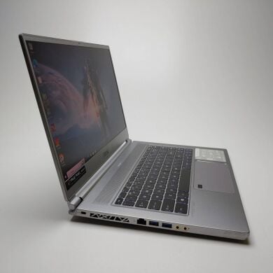 Ігровий ноутбук MSI P65 Creator 9SF-654US / 15.6" (3840x2160) IPS / Intel Core i9-9880H (8 (16) ядер по 2.3 - 4.8 GHz) / 32 GB DDR4 / 1000 GB SSD / nVidia GeForce RTX 2070 Max-Q, 8 GB GDDR6, 256-bit / WebCam / Win 10 Pro