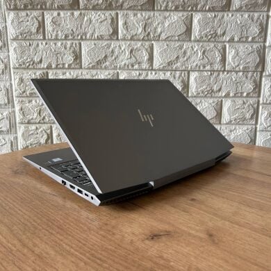 Мобильная рабочая станция Б-класс HP ZBook 15v G5 / 15.6" (1920x1080) IPS / Intel Xeon E-2176M (6 (12) ядер по 2.7 - 4.4 GHz) / 16 GB DDR4 / 256 GB SSD / nVidia Quadro P600, 4 GB GDDR5, 128-bit / WebCam
