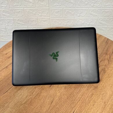 Ігровий ноутбук Б-клас Razer Blade 17 RZ09-0220 / 17.3" (1920x1080) IPS / Intel Core i7-7700HQ (4 (8) ядра по 2.8 - 3.8 GHz) / 16 GB DDR4 / 500 GB SSD / nVidia GeForce GTX 1060, 6 GB GDDR5, 192-bit / WebCam