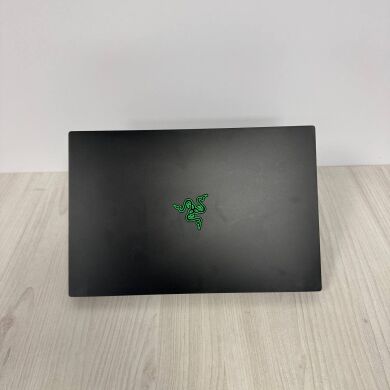 Ігровий ноутбук Б-клас Razer Blade 15 RZ09-0409 / 15.6" (1920x1080) IPS / Intel Core i7-10875H (8 (16) ядер по 2.3 - 5.1 GHz) / 16 GB DDR4 / 1000 GB SSD NVMe / nVidia GeForce RTX 2080 Super Max-Q, 8 GB GDDR6, 256-bit / WebCam