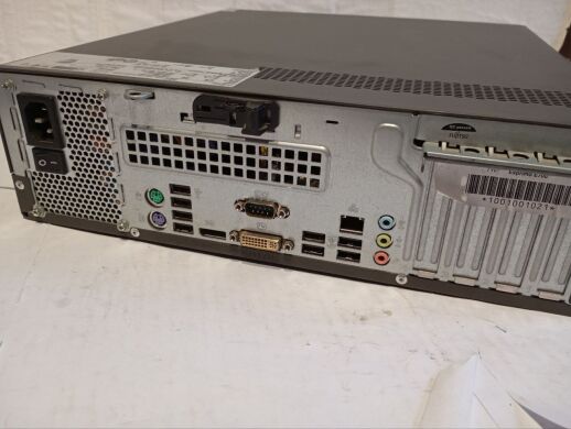 Комплект ПК: Fujitsu Esprimo E700 E85+ SFF / Intel Core i5-2400 (4 ядра по 3.1 - 3.4 GHz) / 8 GB DDR3 / 500 GB HDD / Intel HD Graphics 2000 / DVD-ROM + Монитор Dell P2412Hb / 24" (1920x1080) TN / 1x DVI, 1x VGA, 3x USB 2.0 Комплект ПК: Fujitsu Esprimo E700 E85+ SFF / Intel Core i5-2400 (4 ядра по 3.1 - 3.4 GHz) / 8 GB DDR3 / 500 GB HDD / Intel HD Graphics 2000 / DVD-ROM + Монитор Dell P2412Hb / 24" (1920x1080) TN / 1x DVI, 1x VGA, 3x USB 2.0