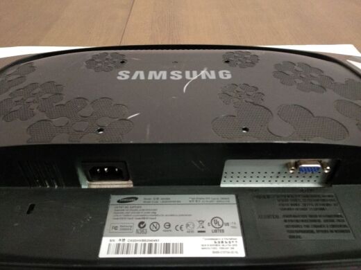 Монитор Б-класс Samsung SyncMaster 2033SN / 20" (1600x900) TN+film / VGA