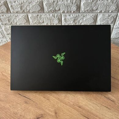 Ігровий ноутбук Б-клас Razer Blade 17 RZ09-0287 / 17.3" (1920x1080) IPS / Intel Core i7-9750H (6 (12) ядер по 2.6 - 4.5 GHz) / 16 GB DDR4 / 512 GB SSD NVMe / nVidia GeForce RTX 2080 Max-Q, 8 GB GDDR6, 256-bit