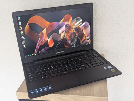 Ноутбук Б-клас Medion Akoya D15SHN / 15.6" (1920x1080) TN / Intel Core i7-6500U (2 (4) ядра по 2.5 - 3.1 GHz) / 16 GB DDR4 / 128 GB SSD + 1000 GB HDD / nVidia GeForce GTX 950M, 2 GB GDDR3, 128-bit / WebCam / DVD-ROM