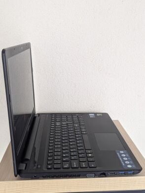 Ноутбук Б-клас Medion Akoya D15SHN / 15.6" (1920x1080) TN / Intel Core i7-6500U (2 (4) ядра по 2.5 - 3.1 GHz) / 16 GB DDR4 / 128 GB SSD + 1000 GB HDD / nVidia GeForce GTX 950M, 2 GB GDDR3, 128-bit / WebCam / DVD-ROM