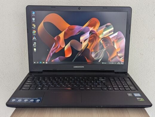 Ноутбук Б-клас Medion Akoya D15SHN / 15.6" (1920x1080) TN / Intel Core i7-6500U (2 (4) ядра по 2.5 - 3.1 GHz) / 16 GB DDR4 / 128 GB SSD + 1000 GB HDD / nVidia GeForce GTX 950M, 2 GB GDDR3, 128-bit / WebCam / DVD-ROM