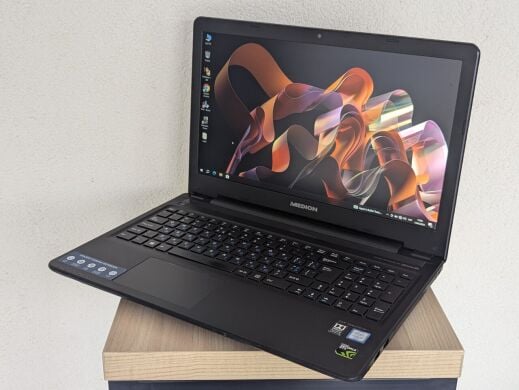 Ноутбук Б-клас Medion Akoya D15SHN / 15.6" (1920x1080) TN / Intel Core i7-6500U (2 (4) ядра по 2.5 - 3.1 GHz) / 16 GB DDR4 / 128 GB SSD + 1000 GB HDD / nVidia GeForce GTX 950M, 2 GB GDDR3, 128-bit / WebCam / DVD-ROM