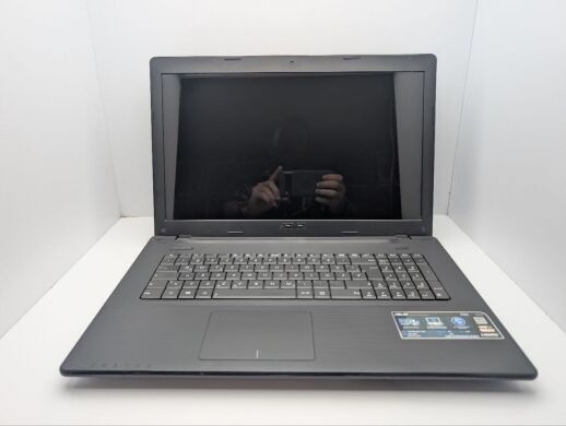 Ноутбук Asus F75A / 17.3'' (1600x900) TN / Intel Pentium B980 (2 ядра по 2.4 GHz) / 8 GB DDR3 / 500 GB HDD / Intel Graphics / WebCam / DVD-ROM
