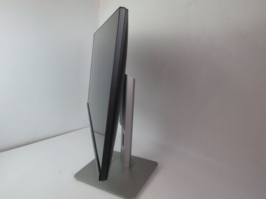 Монитор (Б-класс) Dell UltraSharp U2415 / 24.1" (1920x1200) (16:10) IPS / HDMI, DisplayPort