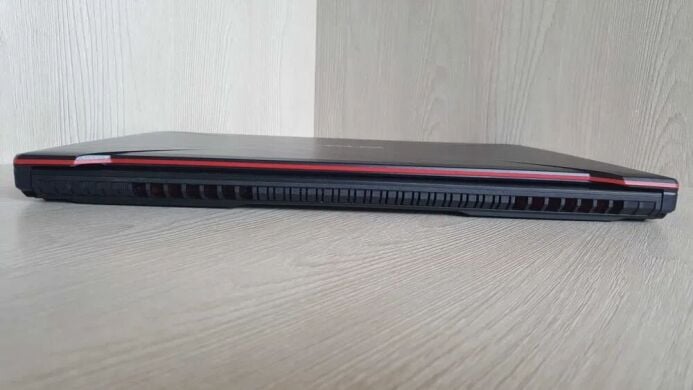 Игровой ноутбук Б-класс Asus TUF Gaming FX705DY / 17.3" (1920x1080) IPS / AMD Ryzen 5 3550H (4 (8) ядра по 2.1 - 3.7 GHz) / 16 GB DDR4 / 128 GB SSD M.2 + 1000 GB HDD / AMD Radeon RX 560X, 4 GB GDDR5, 128-bit / WebCam 