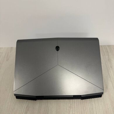 Игровой ноутбук Б-класс Dell Alienware m17 / 17.3" (1920x1080) IPS / Intel Core i7-8750H (6 (12) ядер по 2.2 - 4.1 GHz) / 16 GB DDR4 / 128 GB SSD NVMe + 1000 GB HDD / nVidia GeForce RTX 2070 Max-Q, 8 GB GDDR6, 256-bit / WebCam