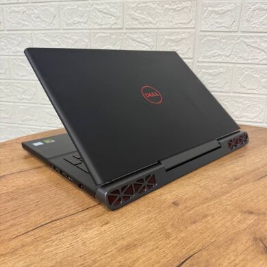 Игровой ноутбук Б-класс Dell Inspiron 15 Gaming 7567 / 15.6" (1920x1080) IPS / Intel Core i5-7300HQ (4 ядра по 2.5 - 3.5 GHz) / 8 GB DDR4 / 256 GB SSD / nVidia GeForce GTX 1050 Ti, 4 GB GDDR5, 128-bit / WebCam