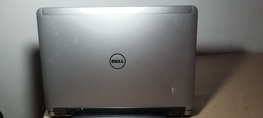 Ігровий ноутбук Б-клас Dell Latitude E6440 / 14" (1600x900) IPS / Intel Core i7-4610M (2 (4) ядра по 3.0 - 3.7 GHz) / 8 GB DDR3 / 192 GB SSD / AMD Radeon HD 8690M, 2 GB GDDR5, 64-bit / WebCam / DVD-ROM / HDMI