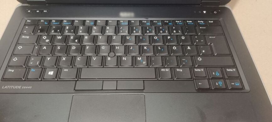 Ігровий ноутбук Б-клас Dell Latitude E6440 / 14" (1600x900) IPS / Intel Core i7-4610M (2 (4) ядра по 3.0 - 3.7 GHz) / 8 GB DDR3 / 192 GB SSD / AMD Radeon HD 8690M, 2 GB GDDR5, 64-bit / WebCam / DVD-ROM / HDMI