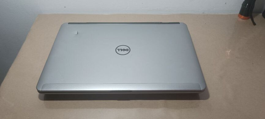 Ігровий ноутбук Б-клас Dell Latitude E6440 / 14" (1600x900) IPS / Intel Core i7-4610M (2 (4) ядра по 3.0 - 3.7 GHz) / 8 GB DDR3 / 192 GB SSD / AMD Radeon HD 8690M, 2 GB GDDR5, 64-bit / WebCam / DVD-ROM / HDMI