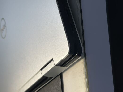 Ігровий ультрабук-трансформер Б-клас Dell XPS 15 9575 2 in 1 / 15.6" (1920x1080) IPS Touch / Intel Core i5-8305G (4 (8) ядра по 2.8 - 3.8 GHz) / 8 GB DDR4 / 480 GB SSD / AMD Radeon RX Vega M GL, 4 GB HBM2, 1024-bit / WebCam Ігровий ультрабук-трансформер Б-клас Dell XPS 15 9575 2 in 1 / 15.6" (1920x1080) IPS Touch / Intel Core i5-8305G (4 (8) ядра по 2.8 - 3.8 GHz) / 8 GB DDR4 / 480 GB SSD / AMD Radeon RX Vega M GL, 4 GB HBM2, 1024-bit / WebCam